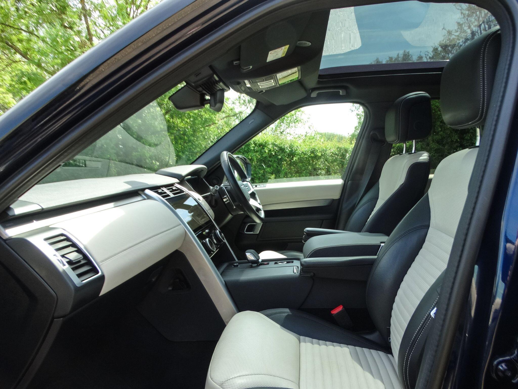 Land Rover Discovery 3.0 D300 MHEV R-Dynamic SE SUV 5dr Diesel Auto 4WD Euro 6 (s/s) (300 ps) — photo 3
