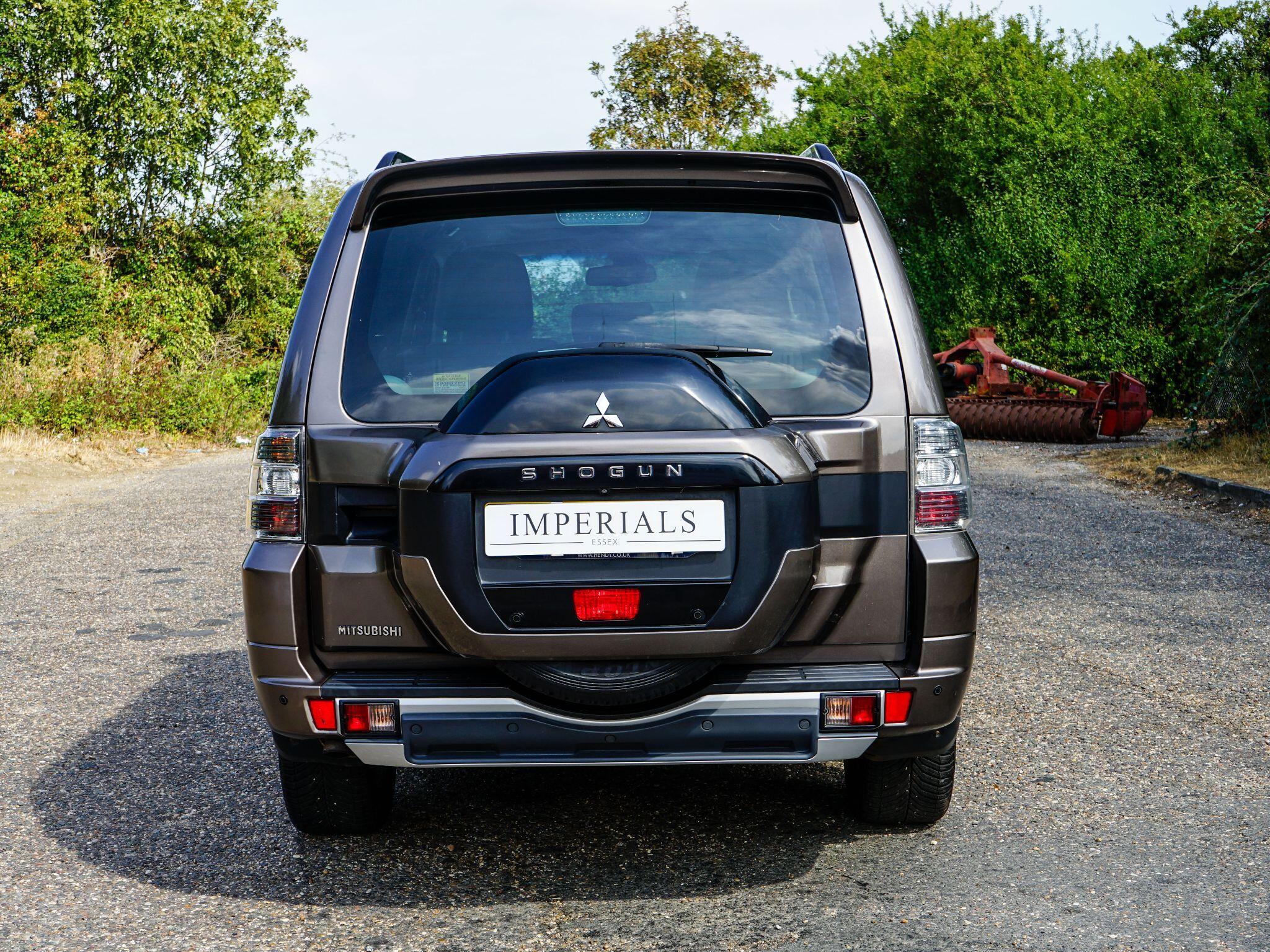 Mitsubishi Shogun 3.2 DI-DC SG3 Auto 4WD Euro 5 5dr LWB — photo 10