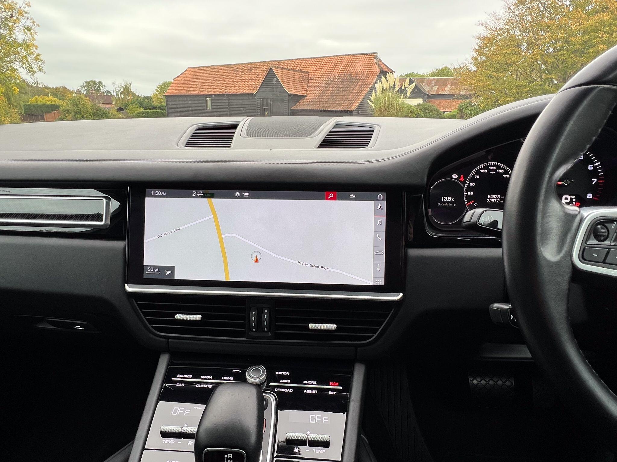 Porsche Cayenne 3.0T V6 TiptronicS 4WD Euro 6 (s/s) 5dr — photo 8