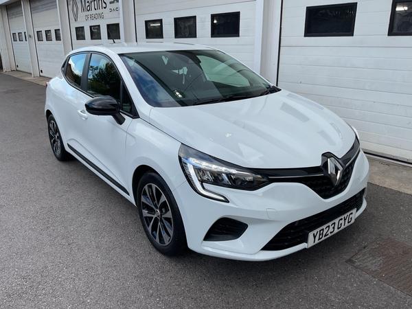 Used 2023 Renault Clio 1.6 E-TECH Evolution Auto Euro 6 (s/s) 5dr White at Martins Group