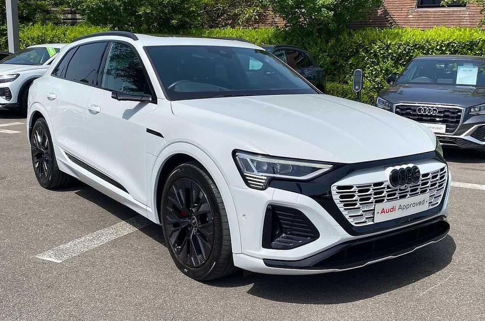 Audi Q8 Photo at-97edd2f6929a4b3fb3e787e3bbad3ec8.jpg