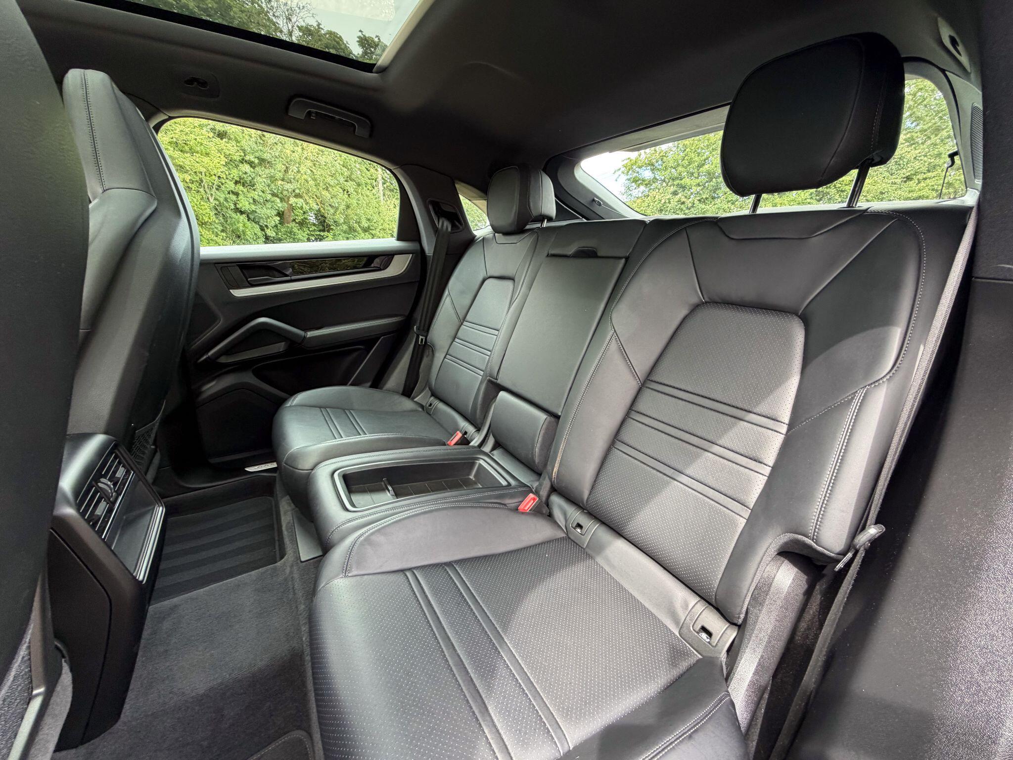 Porsche Cayenne 3.0 V6 E-Hybrid 25.9kWh TiptronicS 4WD Euro 6 (s/s) 5dr — photo 17