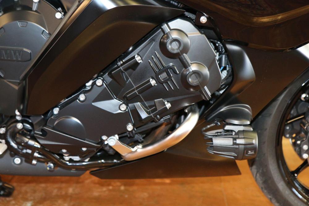 BMW K 1600 GT Photo at-982923c86e274be684fe6641bec64da7.jpg