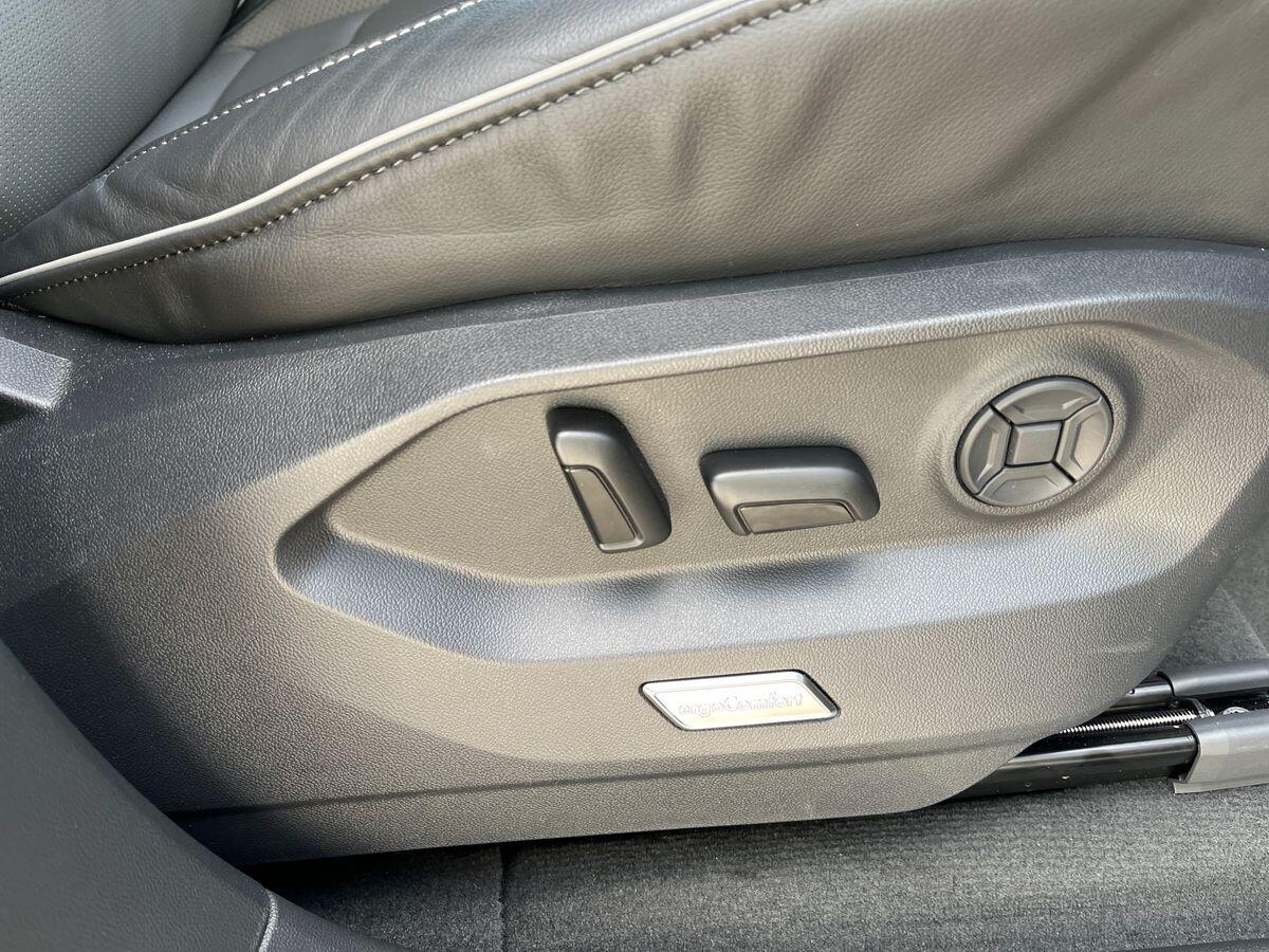 Volkswagen Touareg Photo at-9884310a9ee54f3f981c03641ebcf237.jpg