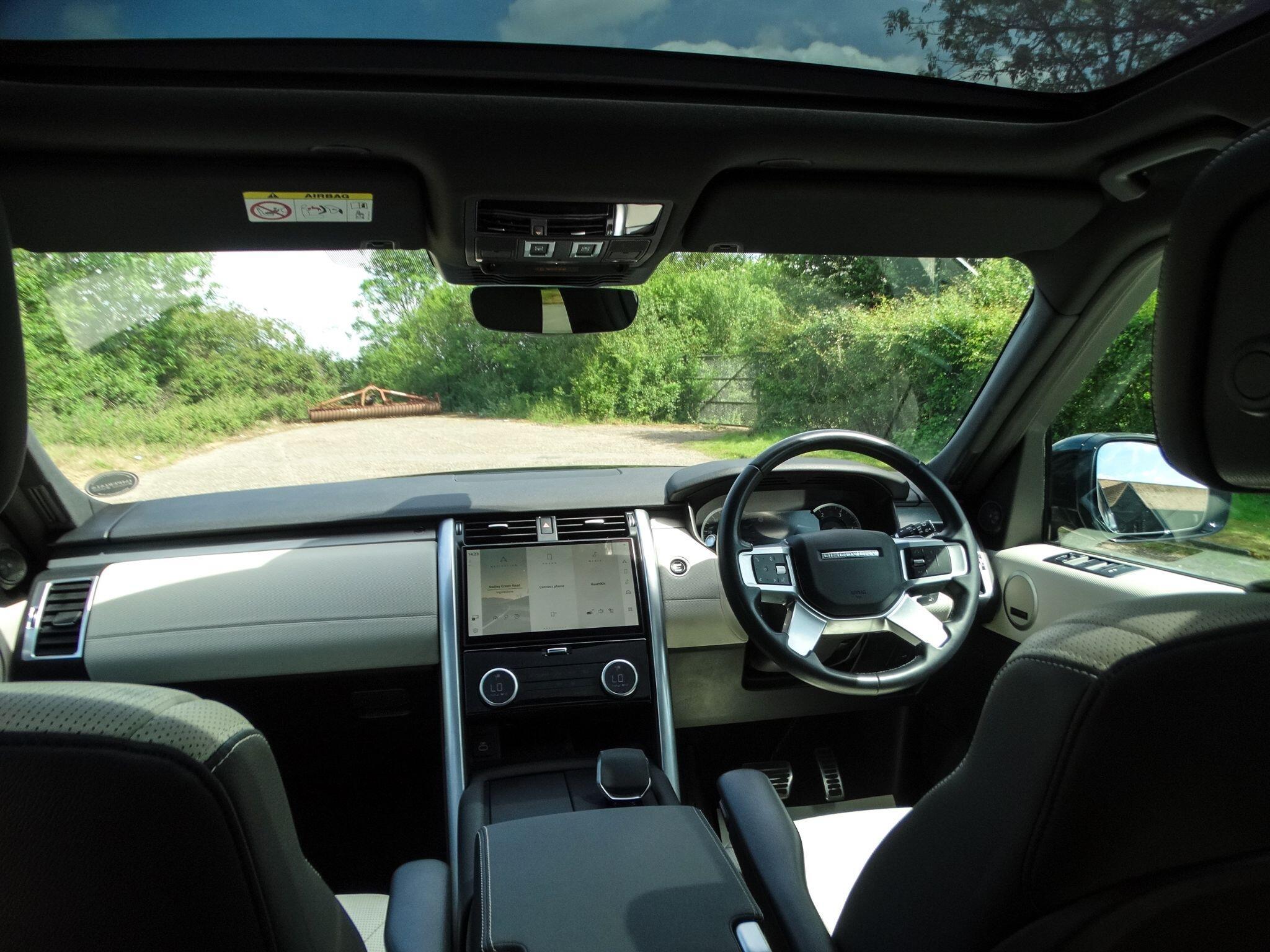 Land Rover Discovery 3.0 D300 MHEV R-Dynamic SE SUV 5dr Diesel Auto 4WD Euro 6 (s/s) (300 ps) — photo 15