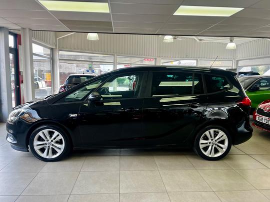 Vauxhall Zafira Tourer Photo at-99261787f71942ad9d55280fea5ee102.jpg