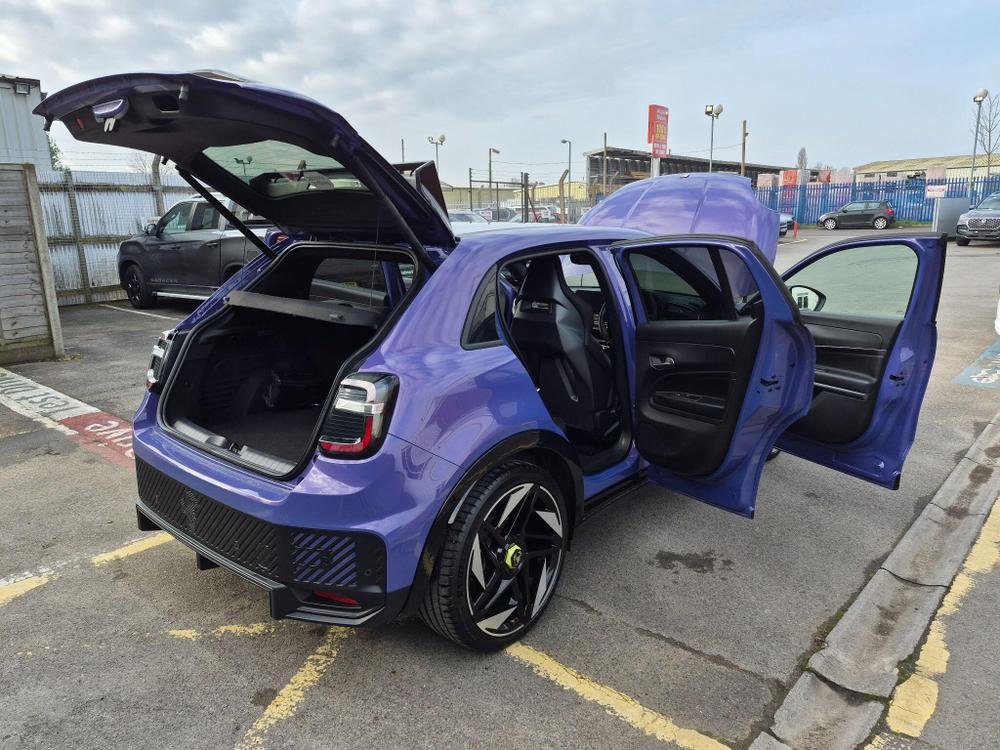 Abarth 600e Photo at-997c2b8136be4f7e9daabdc1f2652315.jpg