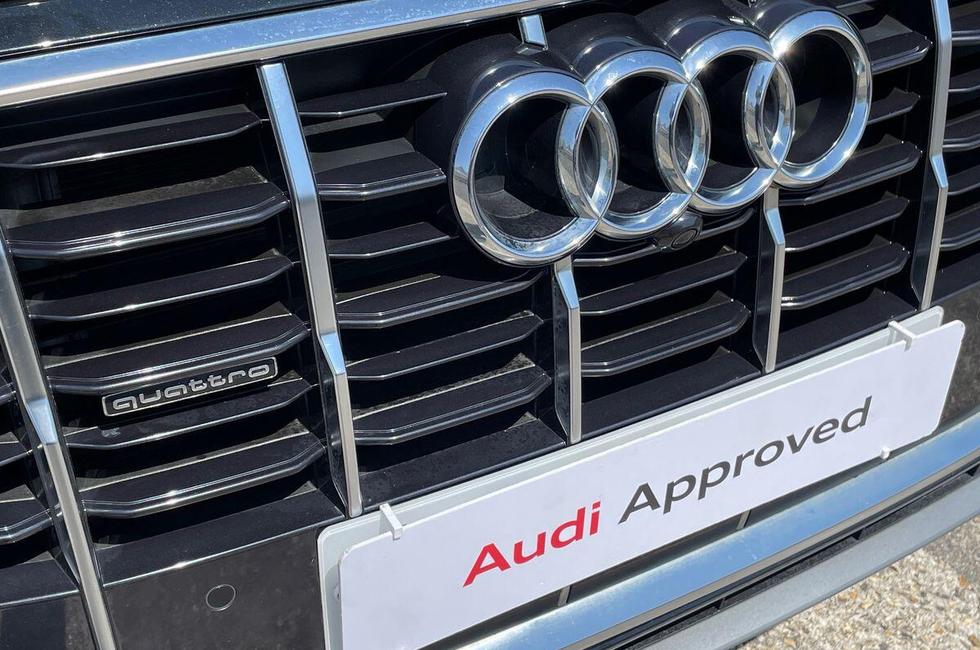 Audi Q7 Photo at-99f9c95ea4c2461ca8c61f463f969127.jpg