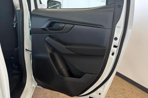 Isuzu D-MAX Photo at-9a42bb8af5ef484ea8280ef4975c2d96.jpg
