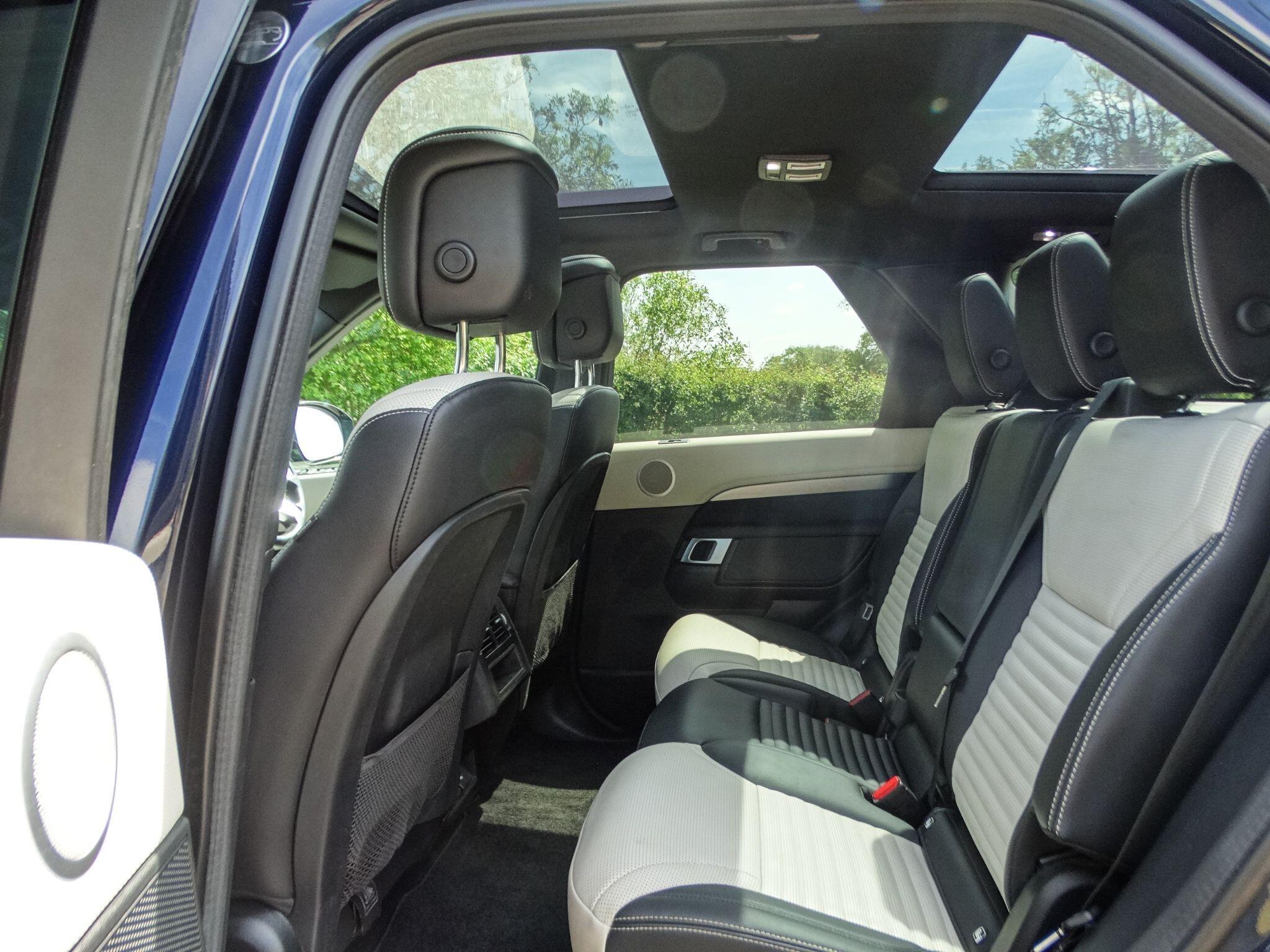 Land Rover Discovery 3.0 D300 MHEV R-Dynamic SE SUV 5dr Diesel Auto 4WD Euro 6 (s/s) (300 ps) — photo 13
