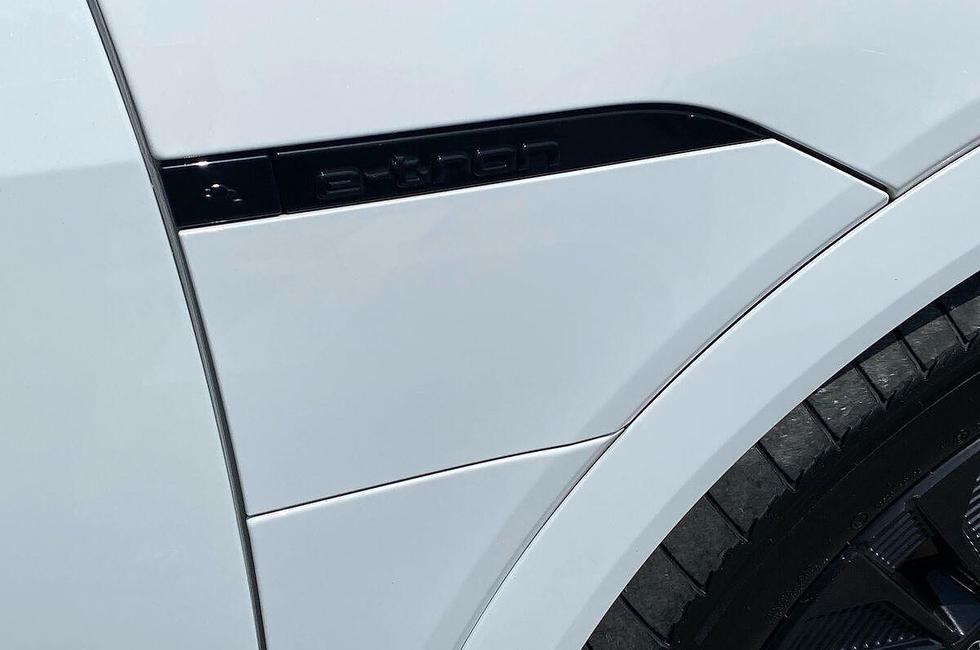 Audi Q8 Photo at-9a8091714d9e40aaa8d9ff6b1d556ae8.jpg