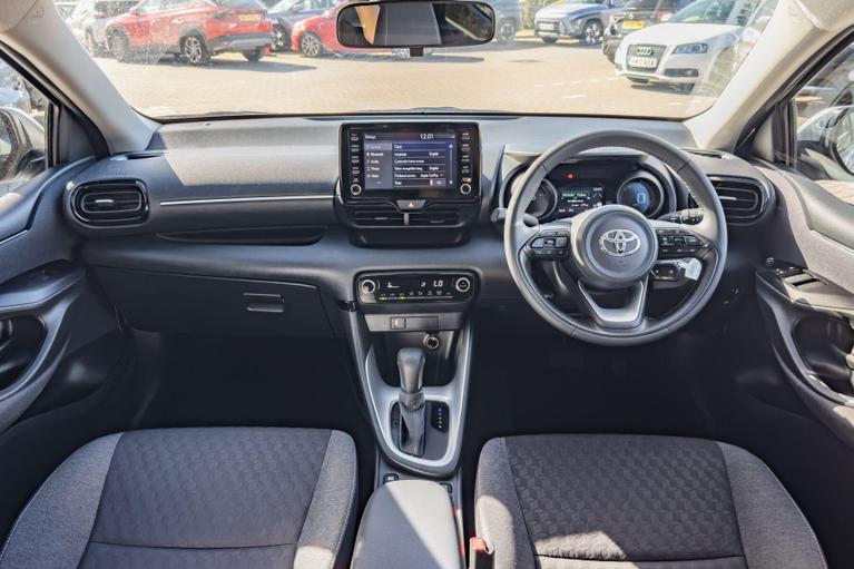 Used Toyota Yaris RE73SVD 8