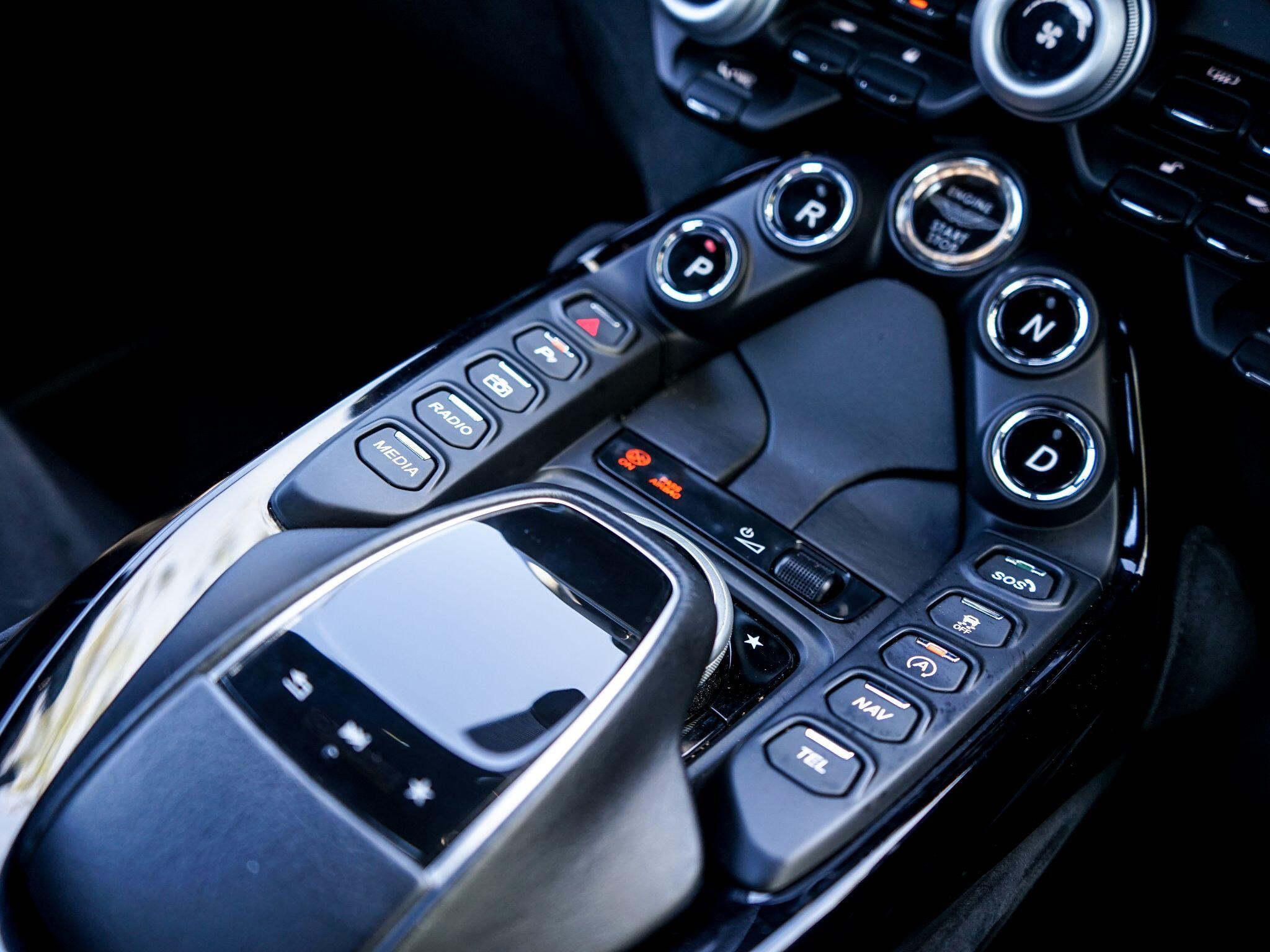 Aston Martin Vantage 4.0 V8 Auto Euro 6 2dr — photo 23