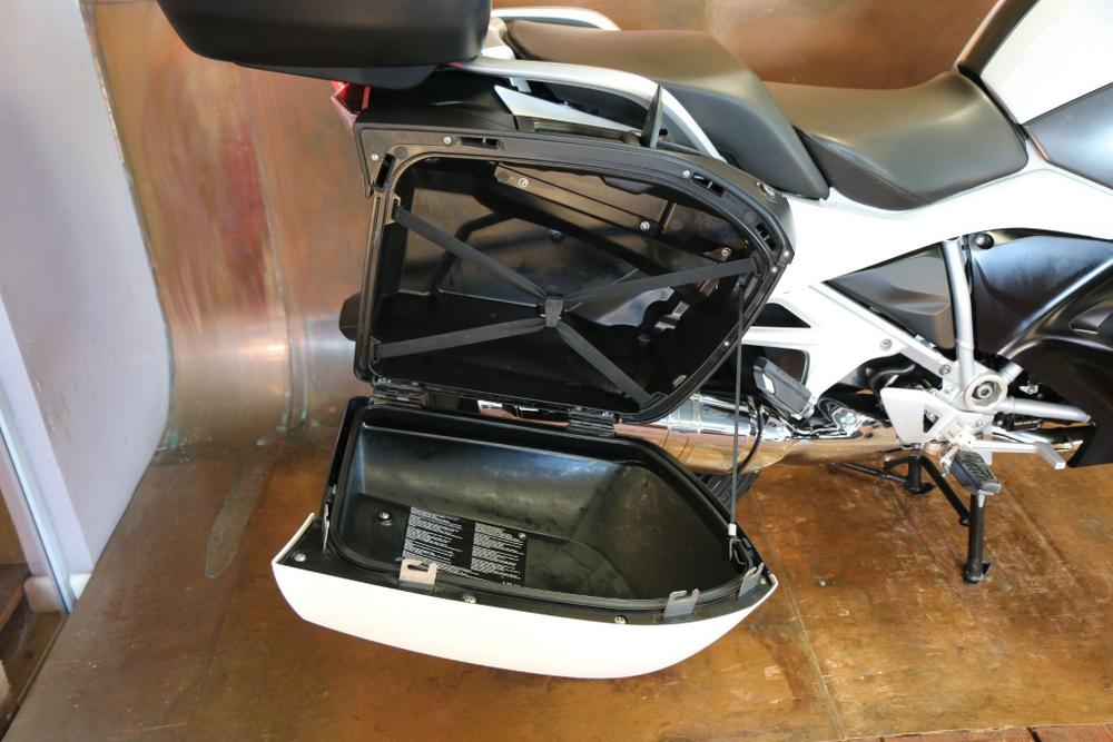 BMW R 1200 RT Photo at-9ae3405b814c413cbbbd9418ff524e6a.jpg