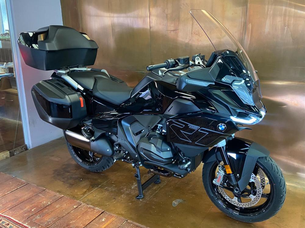 BMW R 1300 RT Photo at-9b0aed2c80414cf699a5ce51115c54d1.jpg