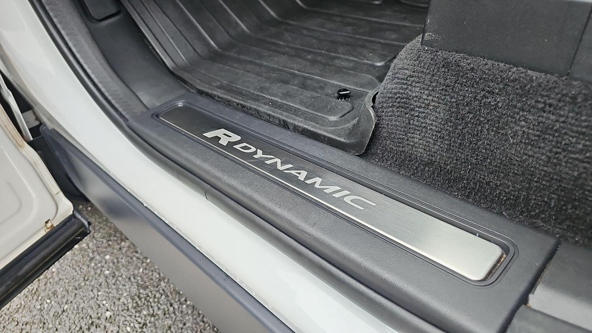Land Rover Discovery Photo at-9b55483833d84662bb2d400f73d8eb9c.jpg