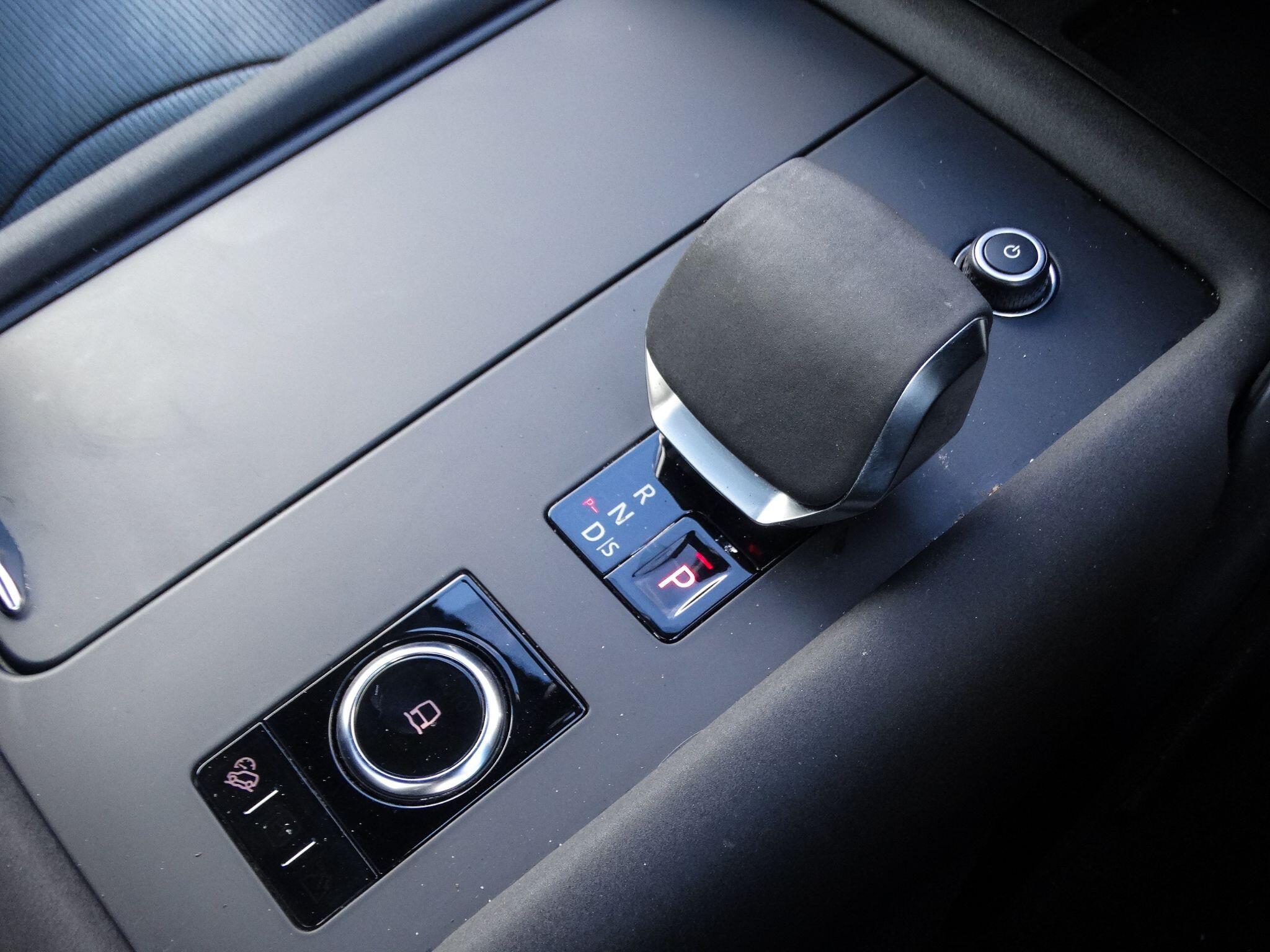 Land Rover Discovery 3.0 D300 MHEV R-Dynamic SE Auto 4WD Euro 6 (s/s) 5dr — photo 36