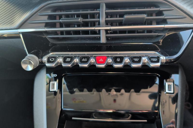 Used Peugeot 2008 NU71DZJ 37