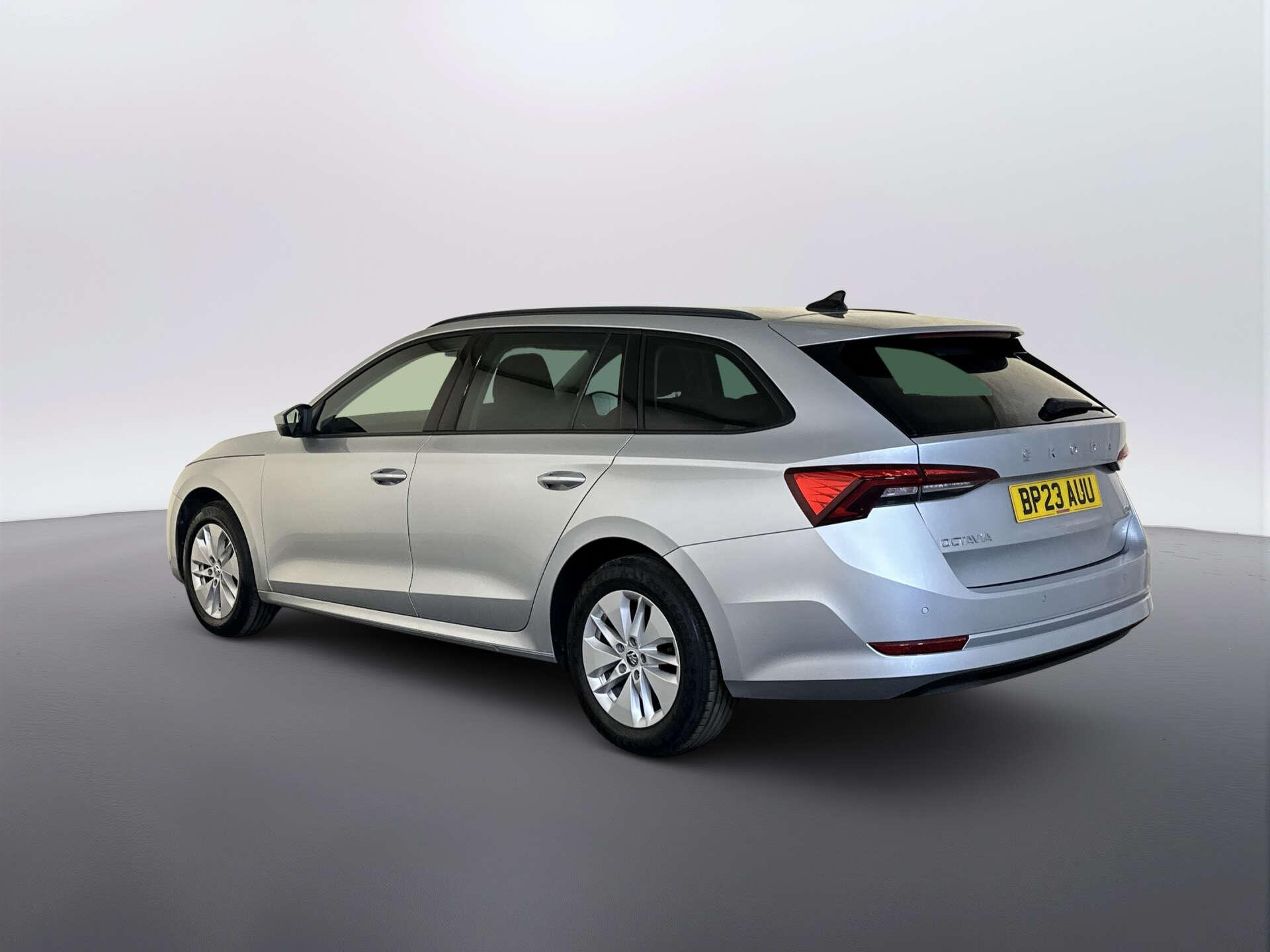 2023 Skoda Octavia thumbnail 9