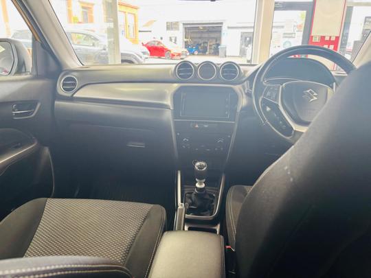 Suzuki Vitara Photo at-9c75281fe6674b29b881c5e94ba37b67.jpg