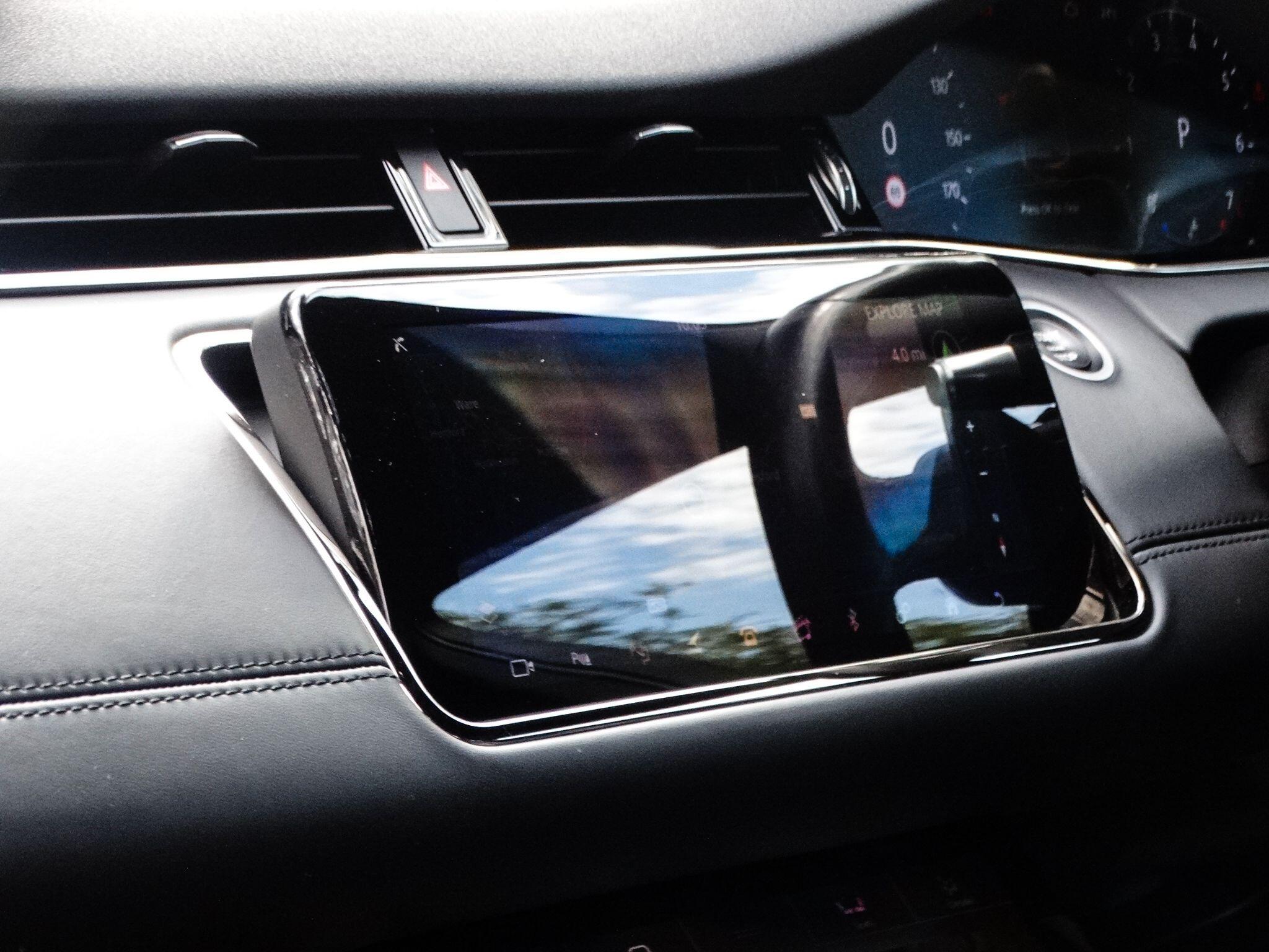 Land Rover Range Rover Evoque 2.0 P250 MHEV R-Dynamic HSE Auto 4WD Euro 6 (s/s) 5dr — photo 16