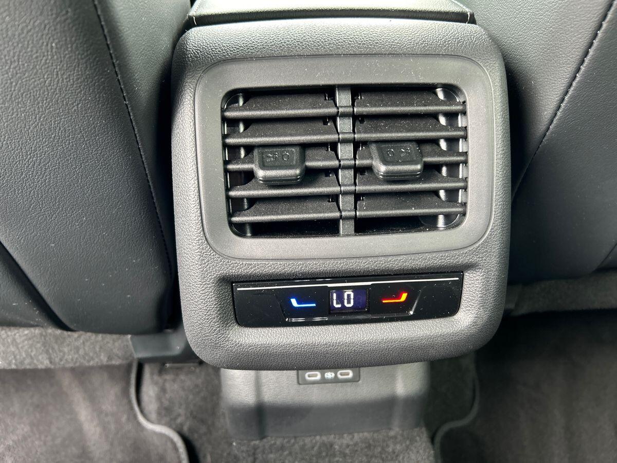 Volkswagen T-roc Photo at-9c9e0f7ec33b4ed3b735ea62e62cc013.jpg