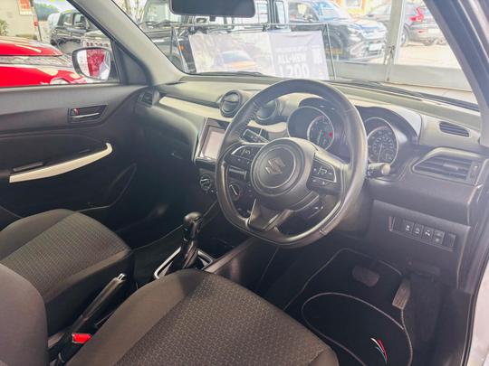 Suzuki Swift Photo at-9cc495be81e74d909894ad1b653dc41d.jpg
