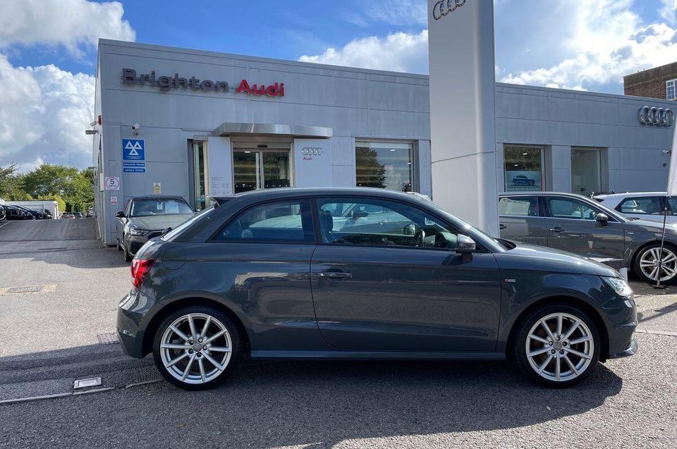Audi A1 Photo at-9cf8f2228bb14ea89850c90ac1ddb855.jpg