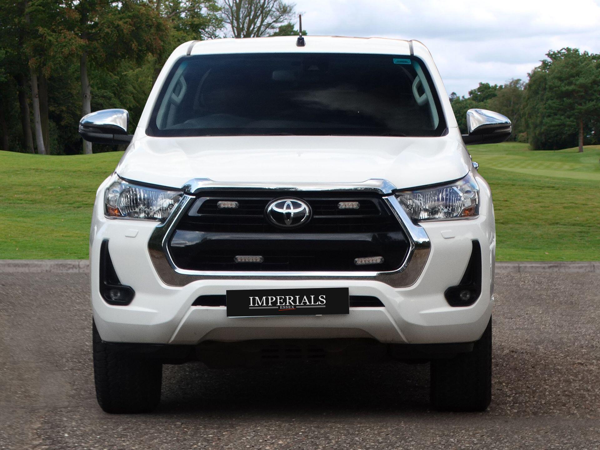 Toyota Hilux 2.4 D-4D Icon Auto 4WD Euro 6 (s/s) 4dr — photo 9