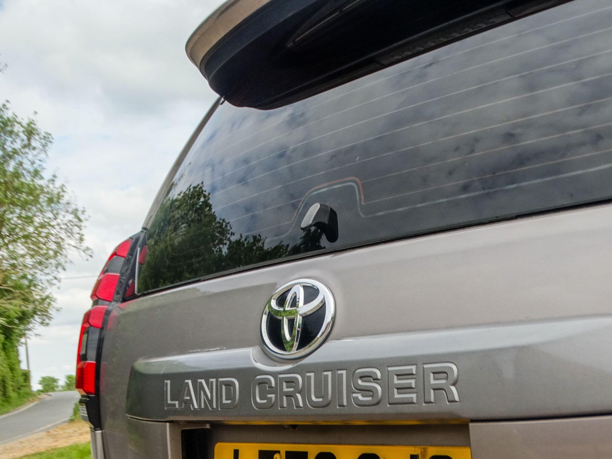 Toyota Land Cruiser 2.8D Active SUV 5dr Diesel Auto 4WD Euro 6 (s/s) (7 Seat) (204 ps) — photo 12