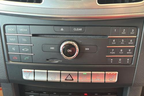 Mercedes-Benz E-CLASS Photo at-9d3de14d277d4e928b7008a8d99f7ad8.jpg