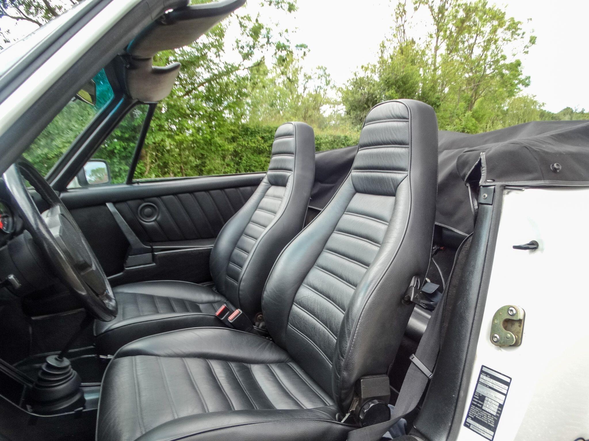 Porsche 911 3.6 993 Carrera 4 Cabriolet 2dr Petrol Manual AWD (272 bhp) — photo 12