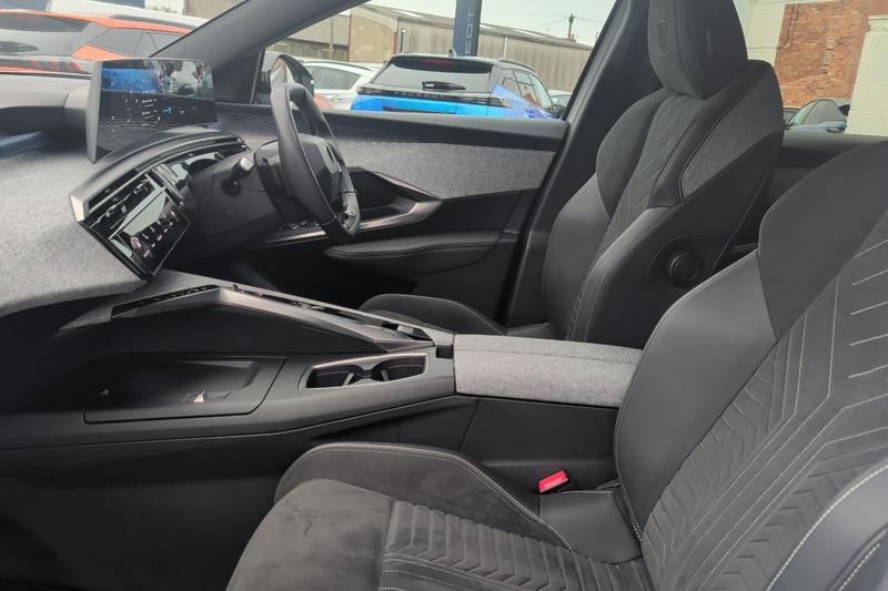 Used Peugeot E-3008 NV24VOB 19