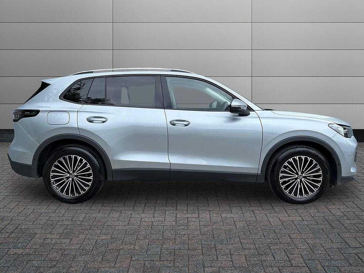 Volkswagen Tiguan Photo at-9dd4cb455fb54183bd8b7bb18227d745.jpg