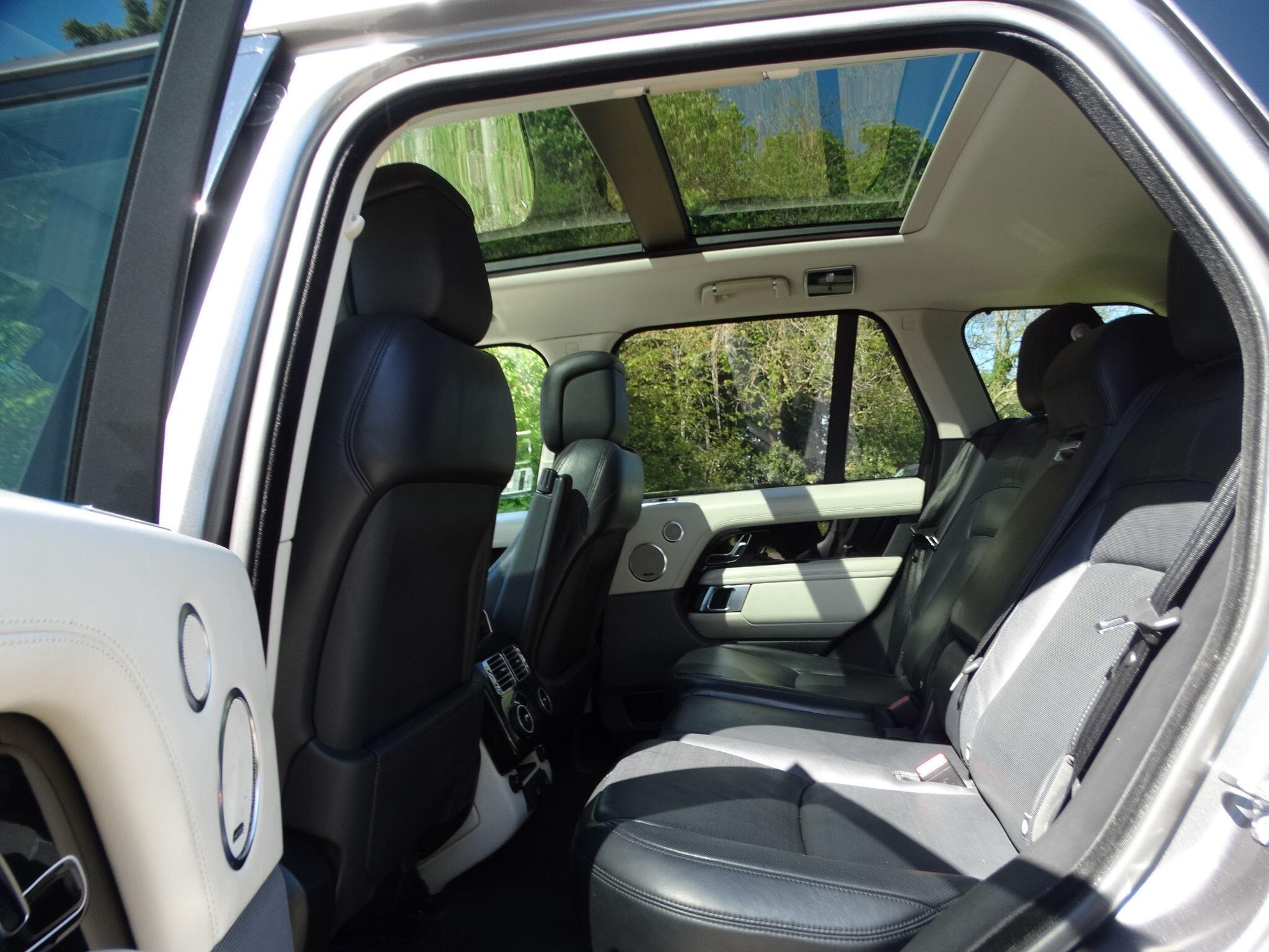 Land Rover Range Rover 3.0 SD V6 Vogue SE SUV 5dr Diesel Auto 4WD Euro 6 (s/s) (275 ps) — photo 13