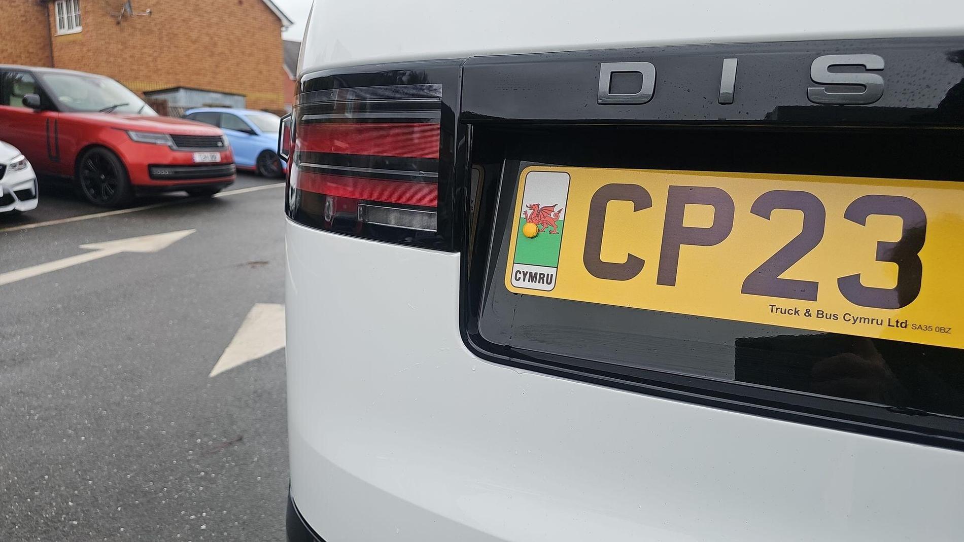 Land Rover Discovery Photo at-9df1be10639747b680c6dc637a402f58.jpg