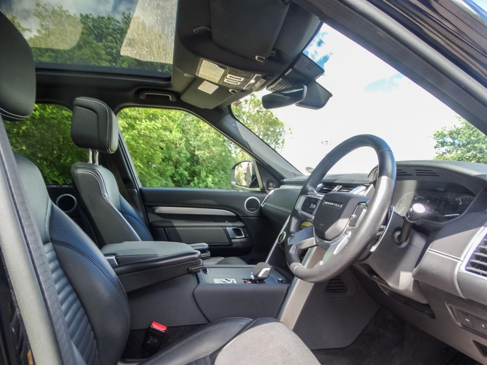 Land Rover Discovery 3.0 D300 MHEV R-Dynamic SE Auto 4WD Euro 6 (s/s) 5dr — photo 22