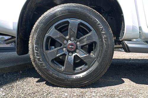 Isuzu D-MAX Photo at-9e4366f3878e4aee91331d01c9311a12.jpg