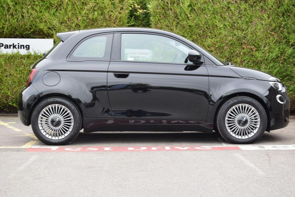 Fiat 500e Photo at-9e4a836c77934f159565496f2f45270e.jpg