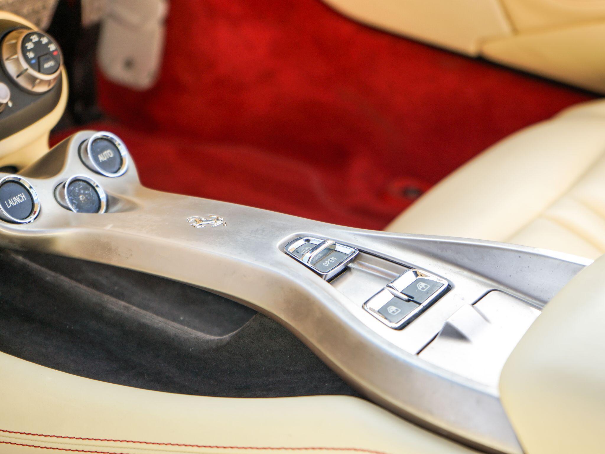 Ferrari California 4.3 F1 DCT Euro 5 2dr — photo 20