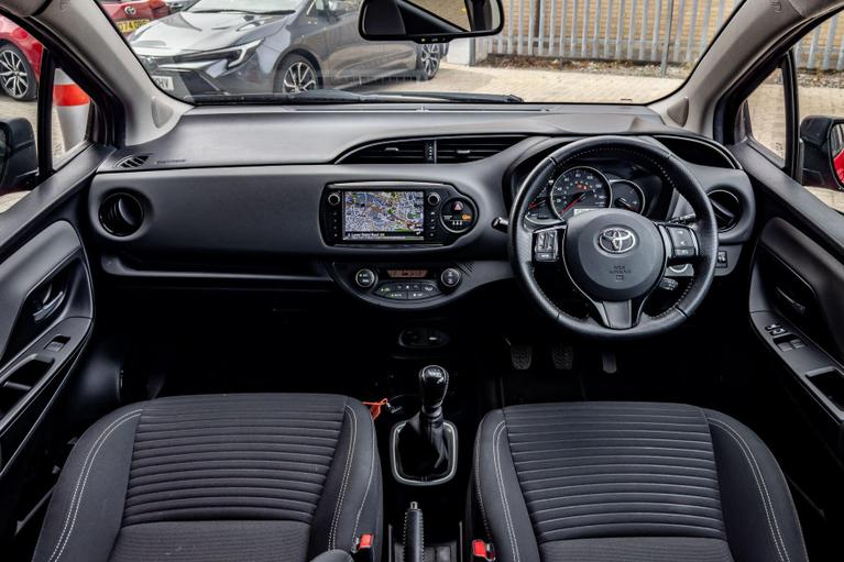Used Toyota Yaris WO65EGE 11