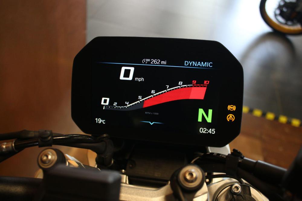 BMW R 1300 R Photo at-9efb0c906dc54f1dbbd69d6e5cbfaeb3.jpg