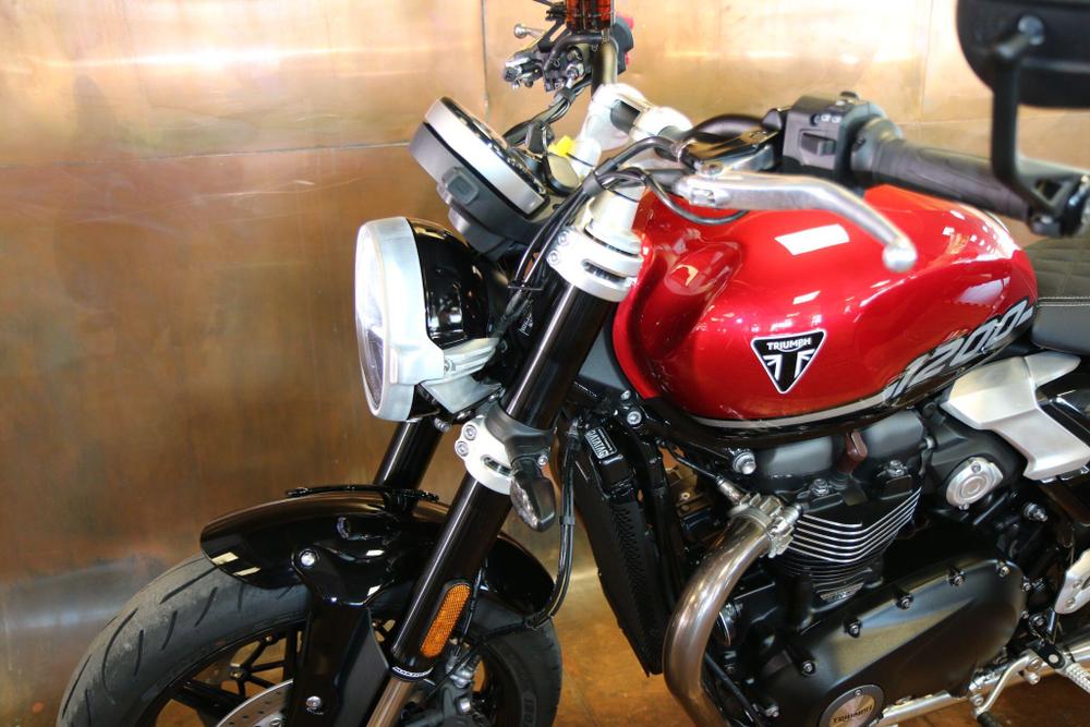 TRIUMPH Speed Twin 1200 Photo at-9f0b9ba122f947ba89d4e4bf1e66bc01.jpg