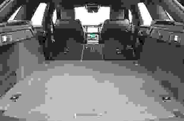 Land Rover RANGE ROVER VELAR Photo at-9f73115d5a8b43fe8b9943ebc95c0e5d.jpg