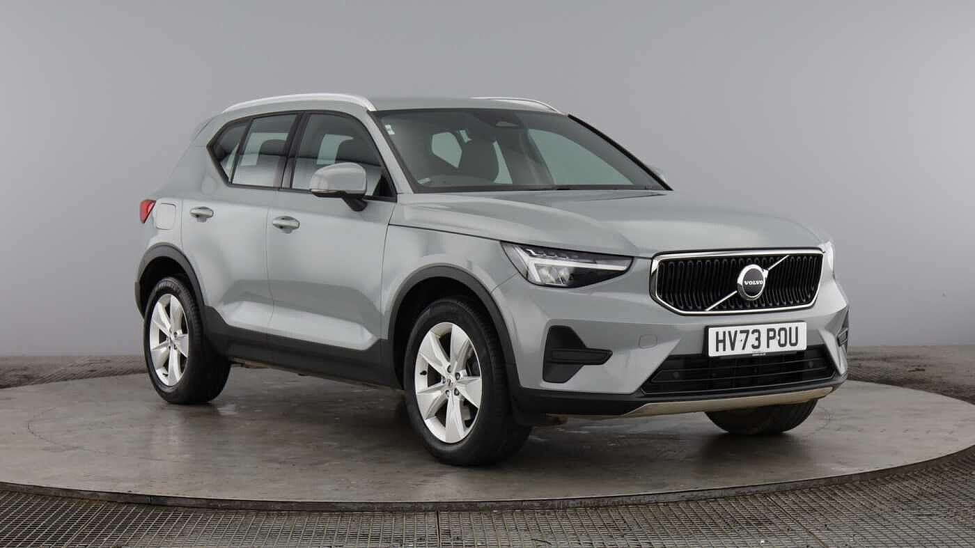2023 VOLVO XC40