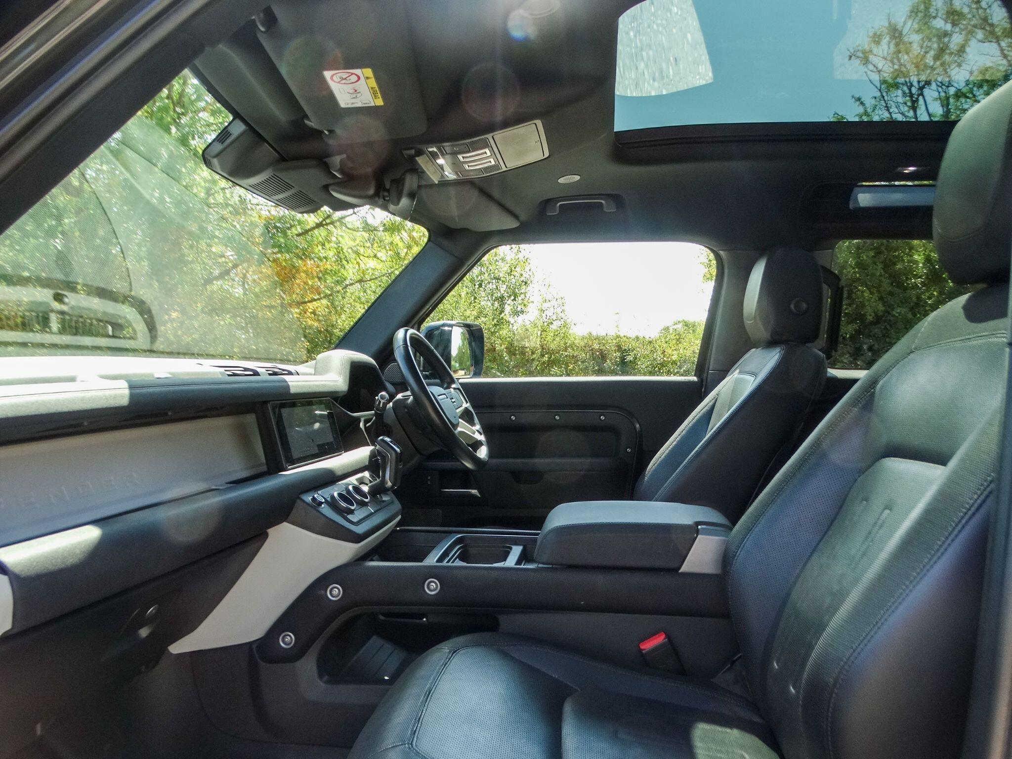Land Rover Defender 90 3.0 D250 MHEV X-Dynamic S Auto 4WD Euro 6 (s/s) 3dr — photo 3