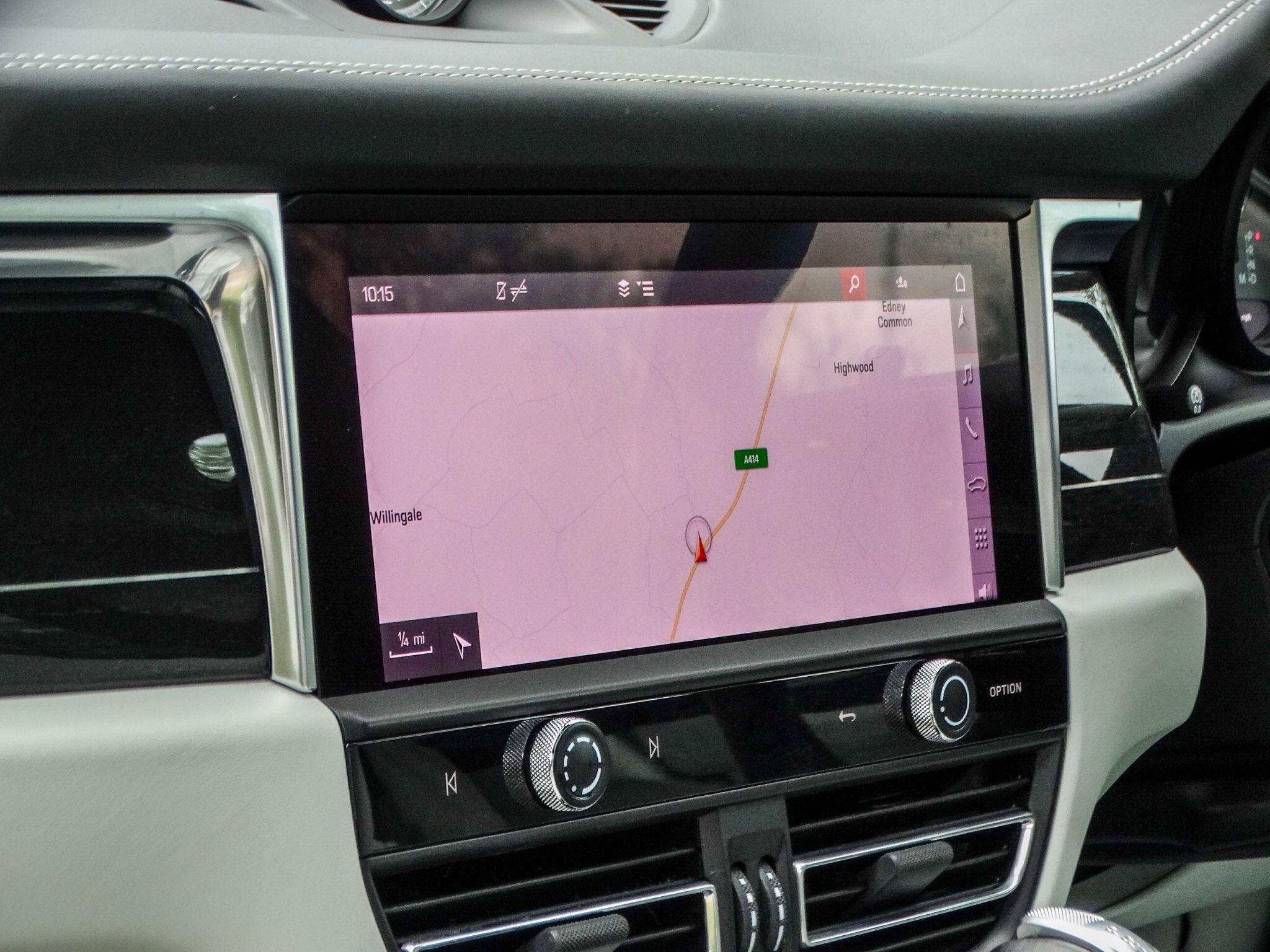 Porsche Macan 2.0T PDK 4WD Euro 6 (s/s) 5dr — photo 18