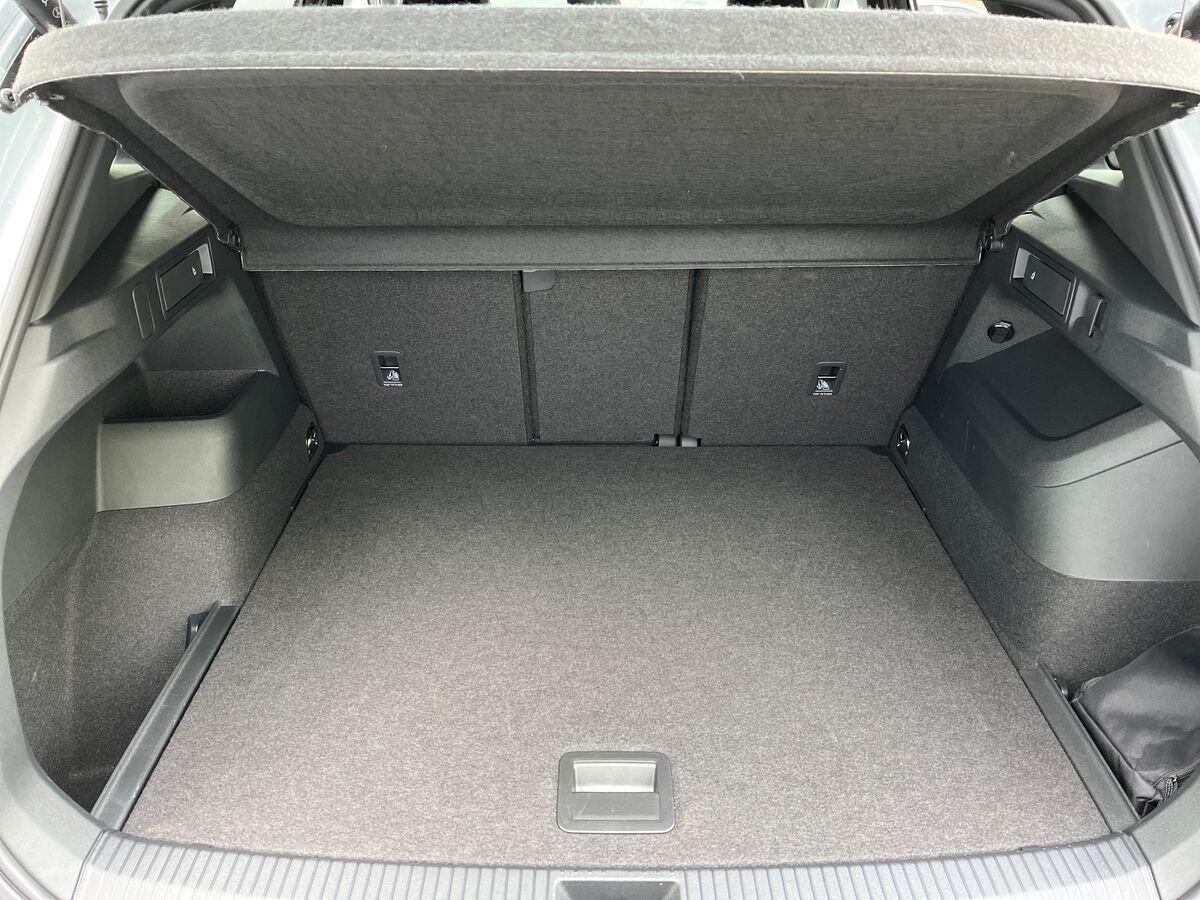 Volkswagen Tiguan Photo at-a0868d0fcc504829998ef189ce7a4559.jpg