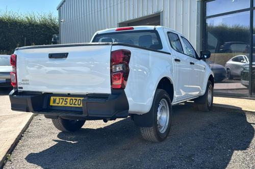 Isuzu D-MAX Photo at-a0b2fc22ec9f401e977025b4eb1278d1.jpg