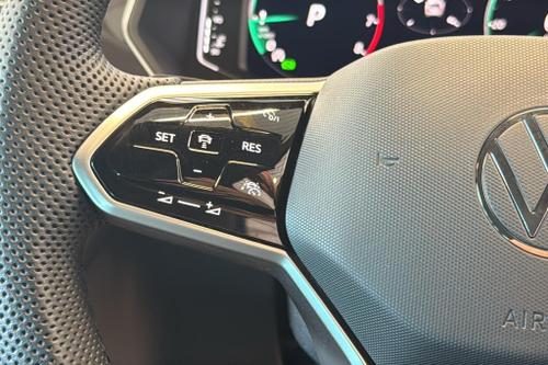 Volkswagen TIGUAN Photo at-a0bbff6b59f04551a684a2890e750f1e.jpg